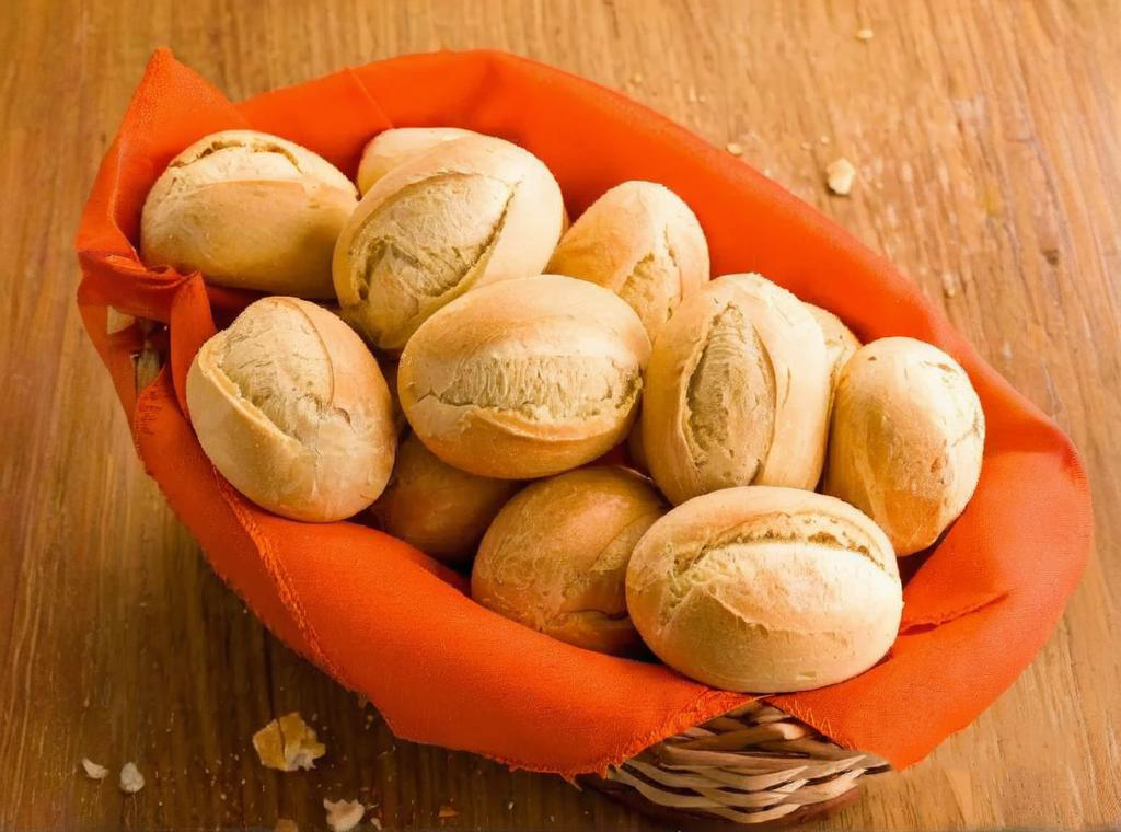 Pão de batata recheado com frango