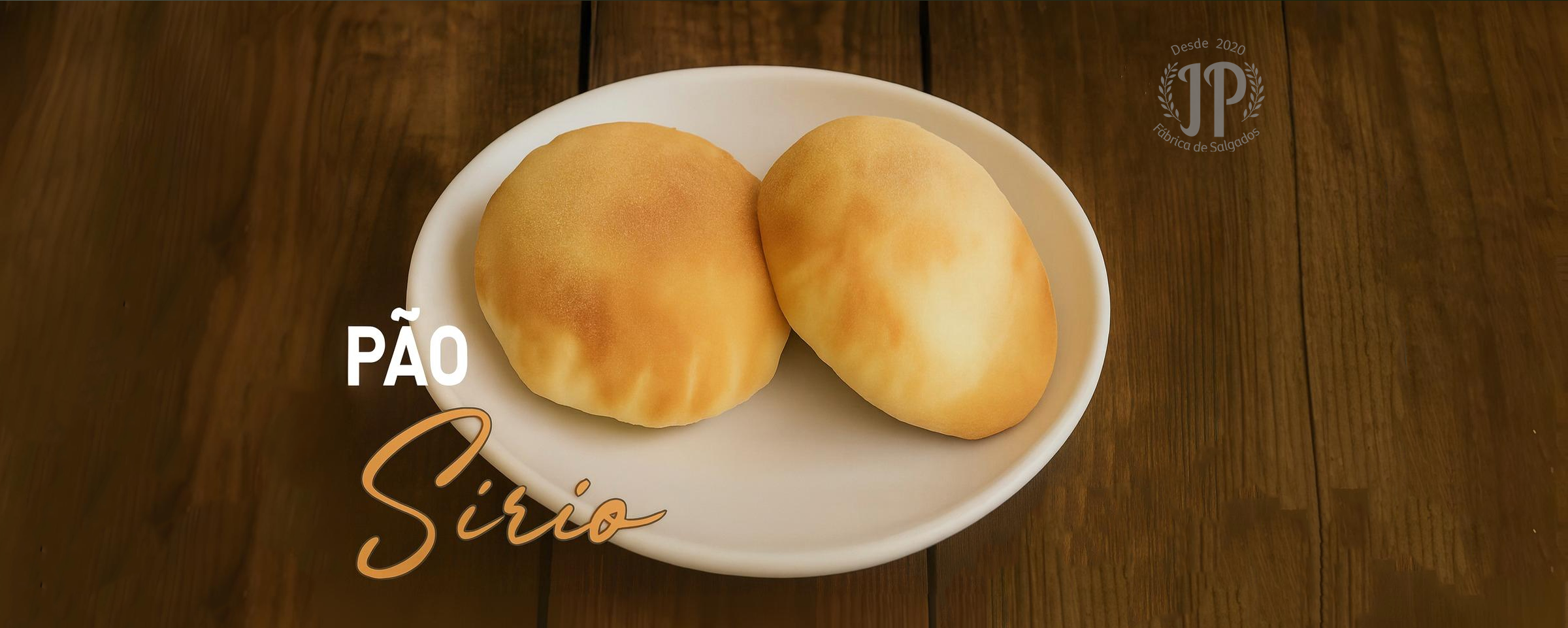 Mesa com salgadinhos variados